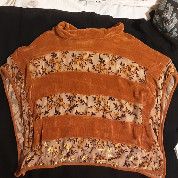 Dor Dor Couture Chenille Floral Burnout Stripe Poncho - Picture 5 of 7